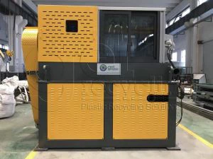 Peiriant Dyfrhau Gwasgu Ffilm Plastig Gwastraff (600kg / awr)